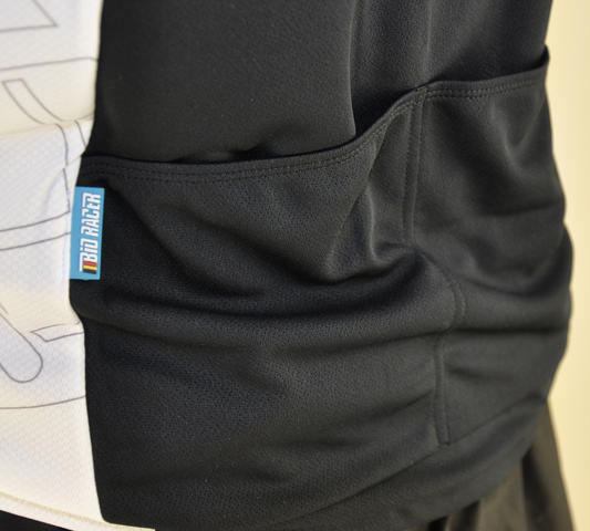 Bioracer GRAPHIC fietsshirt korte mouwen zwart met blauw heren,2 rugzakjes, rits, - Image 3