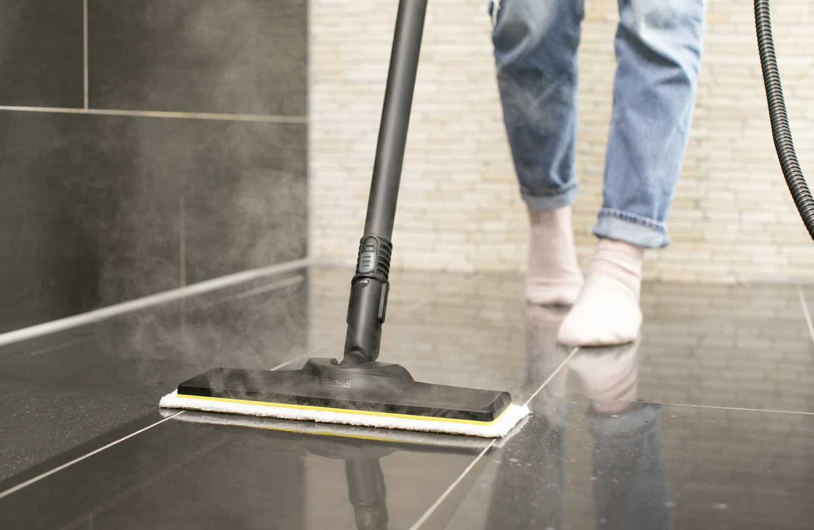 Karcher SC-2 EASYFIX PLUS stoomreiniger met flexibel scharnier op de vloermond - Image 2