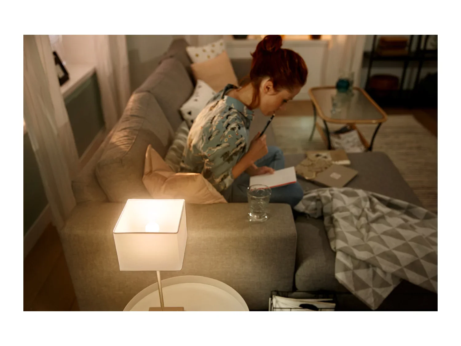 Philips HueW Hue E14 Ledlamp Kogel Warm Wit Licht - Image 4