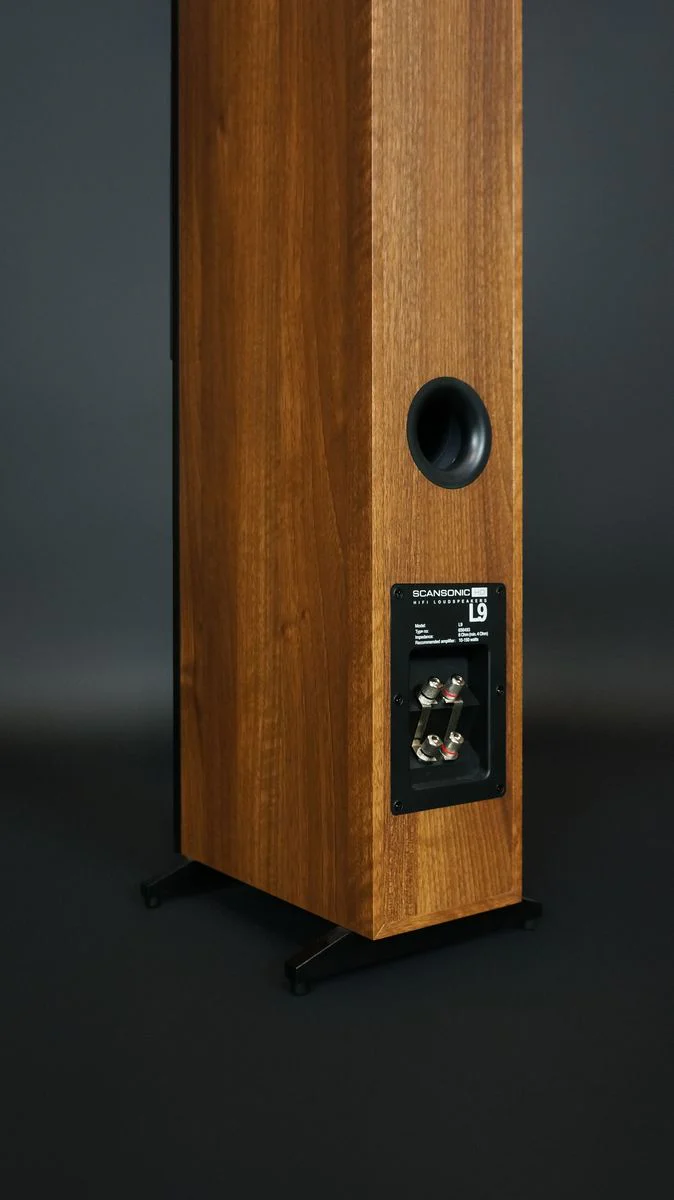 Scansonic L9 walnoot slanke zuilluidspreker, prijs per stuk, afname per paar - Image 2