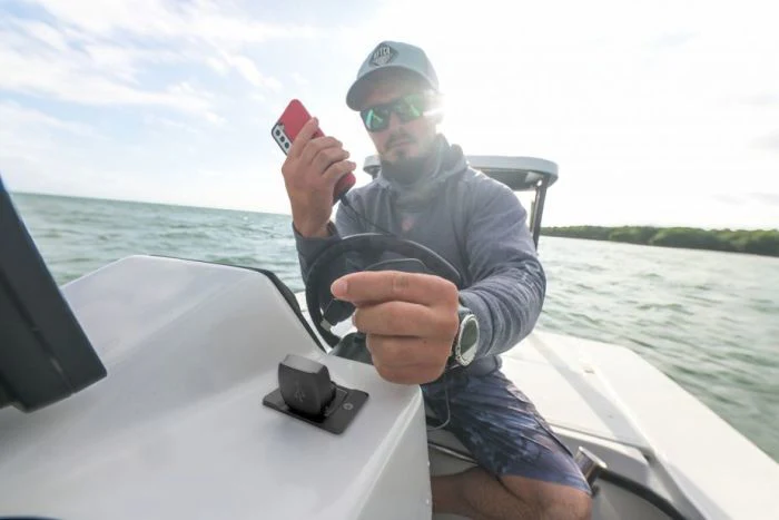 ScanStrut Flip Pro snellader IPX4 waterdicht USB-A en USB-C aansluiting 12-24 V met montageplaat - Image 5
