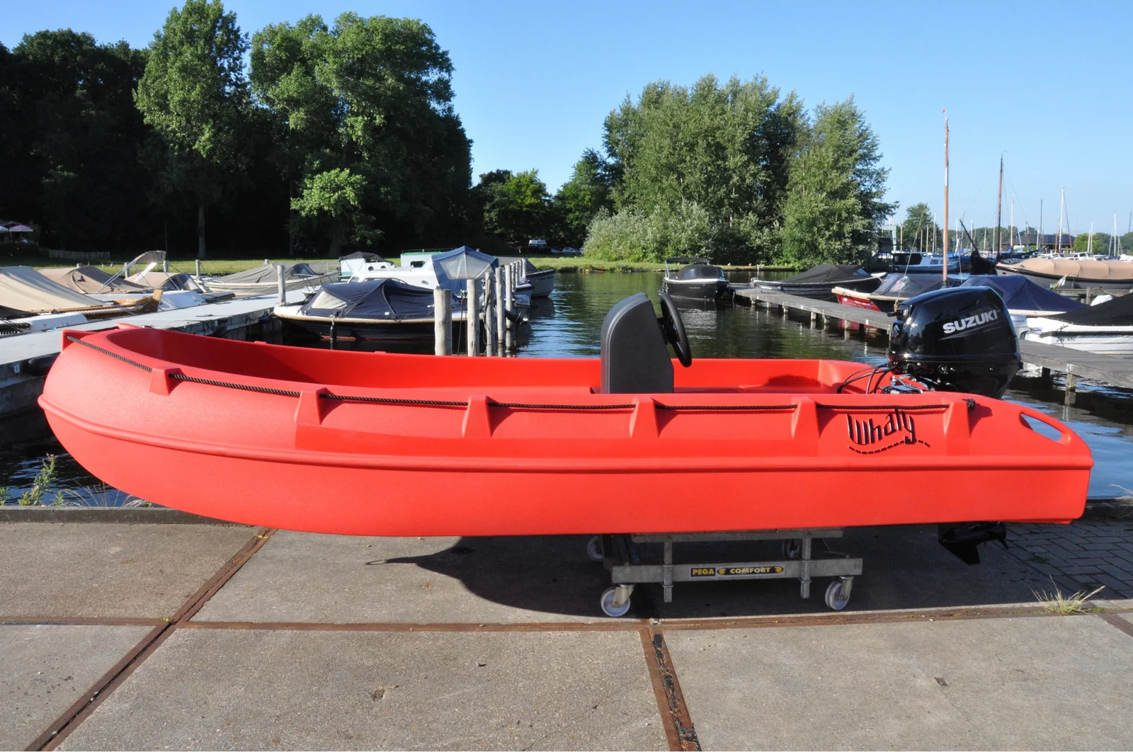 Whaly 435 Suzuki 30 pk consoleboot rood